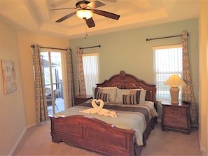 Individuell dekoriert, individuell eingerichtet, Bügeleisen/Bügelbrett