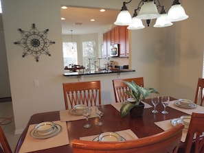 In-room dining - Formosa Gardens Pool Homes by Sunny OVH (Kissimmee)