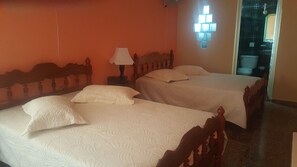 In-room safe, blackout curtains, bed sheets, wheelchair access - Casa Feliberto Gonzalez (Viñales)