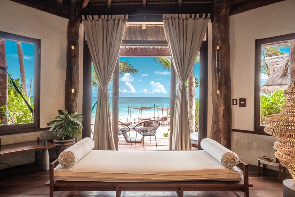 Master Suite Oceanfront Beach Terrace | In-room safe, individually decorated, individually furnished - Delek Tulum (Tulum)