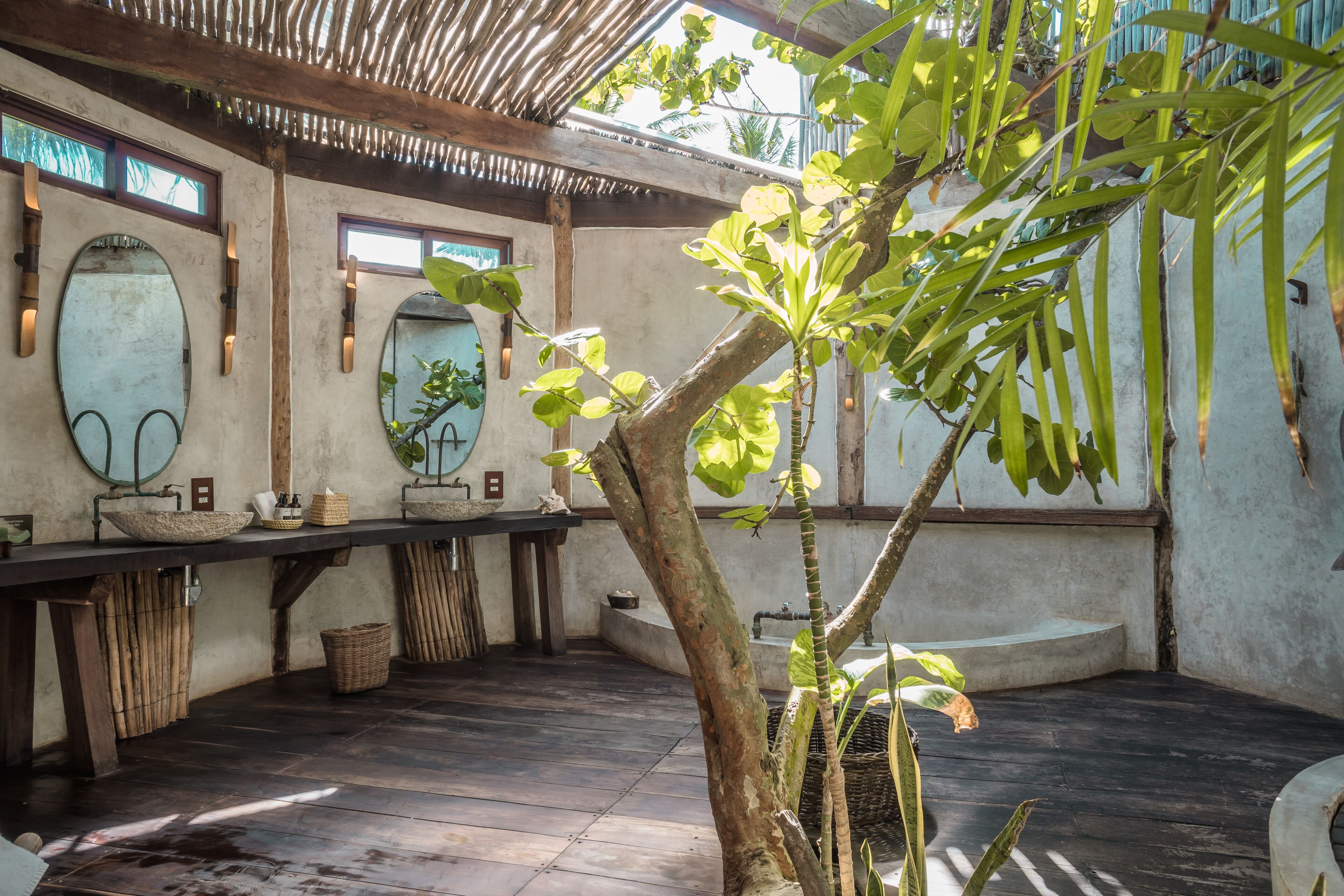Master Suite Oceanfront big terrace | Bathroom | Hair dryer, bathrobes, towels, soap