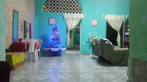 Banquet hall - Casa Kenis & Martha (Havana)