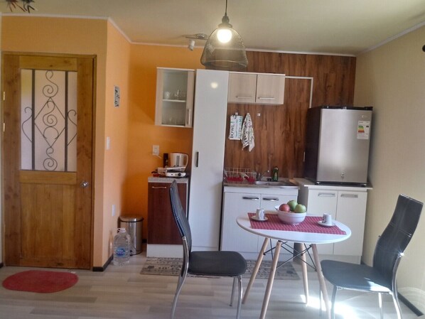 Comfort Apartment, 1 Queen Bed, Smoking, Private Bathroom