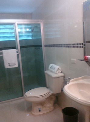 Bathroom - Hotel Kuliacan by Grupo La Jolla (Culiacán)