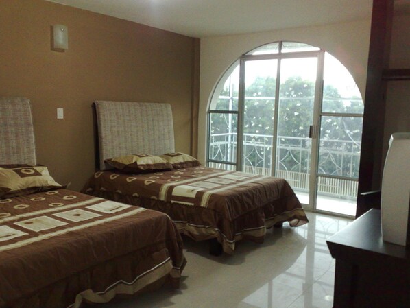 Dubbelrum - icke-rökare | Skrivbord, gratis wi-fi och sängkläder