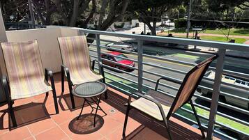 ๋ญ์
๋ฆฌ ์ฟผ๋๋ฃธ, ํน์ฌ์ด์ฆ์นจ๋ 1๊ฐ ๋ฐ ์ํ๋ฒ ๋, ๊ธ์ฐ | ๋ฐ์ฝ๋