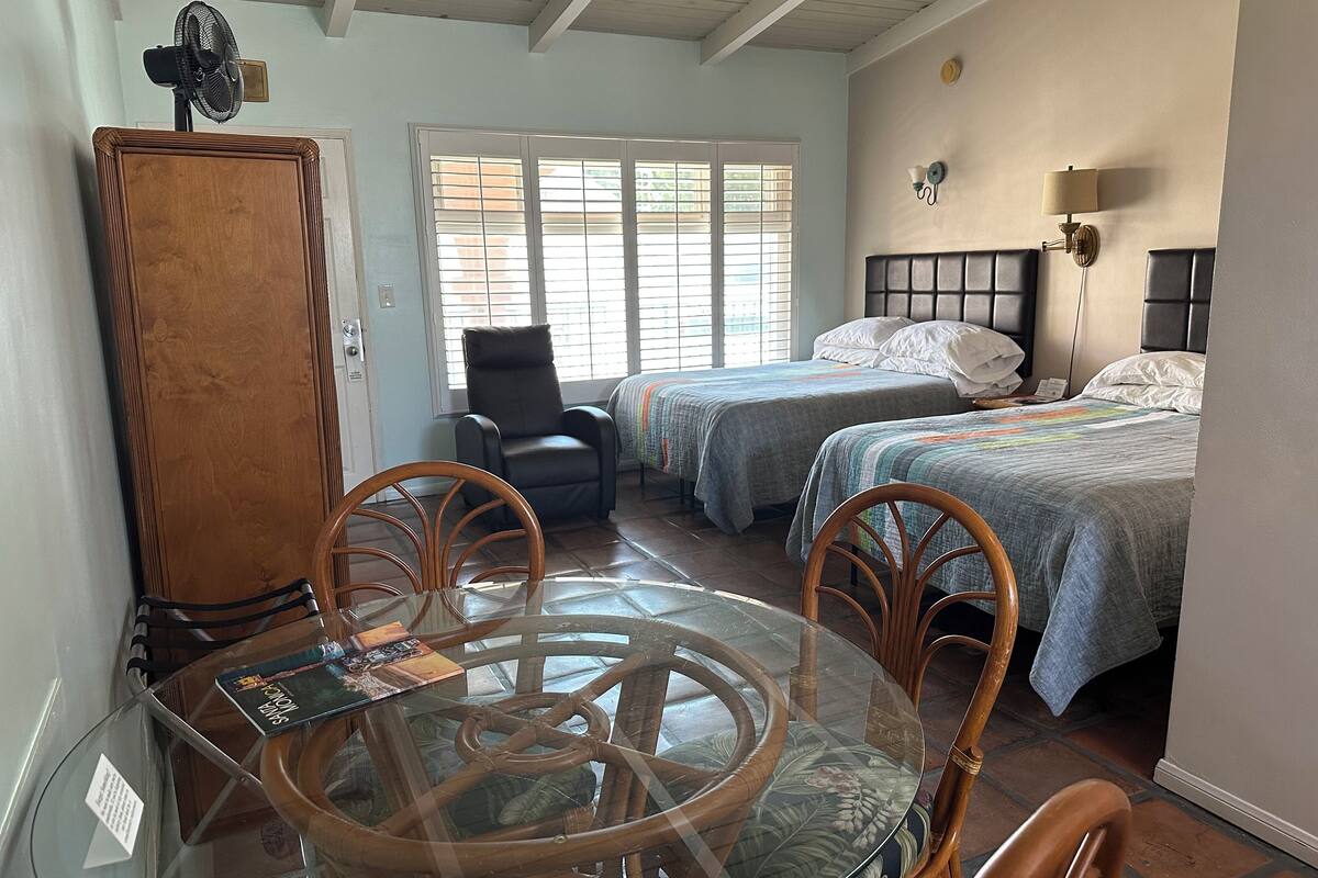 Comfort Double Room, 2 Double Beds, Non Smoking | 1 bedroom, iron/ironing board, rollaway beds (surcharge), WiFi (free)