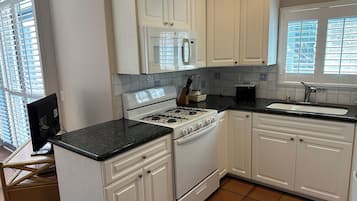 Luxury Quadruple Room, 1 King Bed with Sofa bed, Non Smoking | Private kitchen
