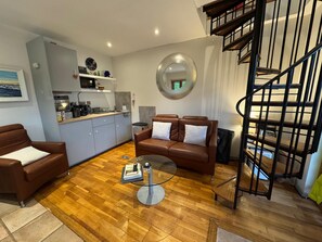 Superior Cottage, 1 Katil Raja (King), Non Smoking, Garden Area | Ruang tamu