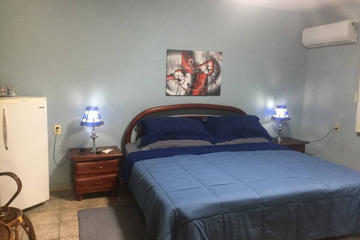 Classic-dobbeltværelse - 1 kingsize-seng - privat badeværelse - udsigt til gårdsplads | Egyptiske bomuldslagner, premium-sengetøj, dundyner, individuelt design