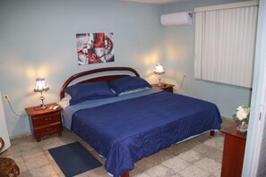 Classic-dobbeltværelse - 1 kingsize-seng - privat badeværelse - udsigt til gårdsplads | Egyptiske bomuldslagner, premium-sengetøj, dundyner, individuelt design