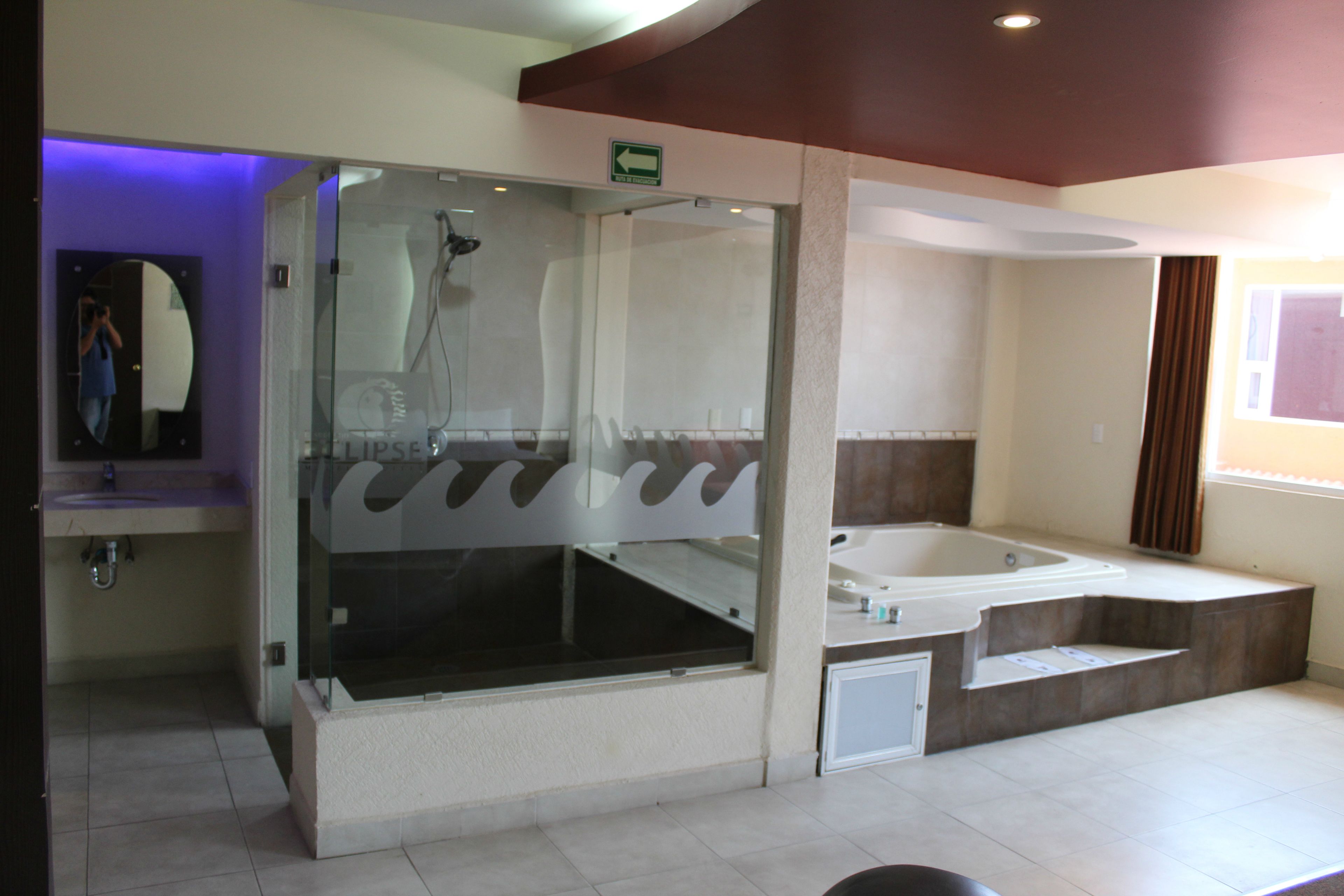 套房, 1 张特大床, 无烟房 | 卫生间洗手盆