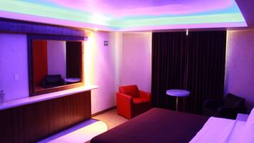 Habitación doble, 1 cama King size, para no fumadores | Cortinas blackout, wifi gratis y ropa de cama