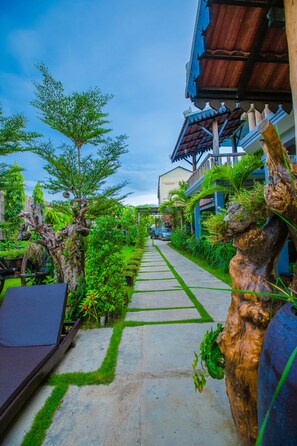 Garden - Moloppor Villa (Battambang)