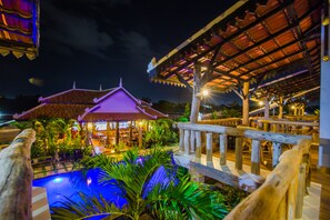 Fachada del alojamiento - Noche