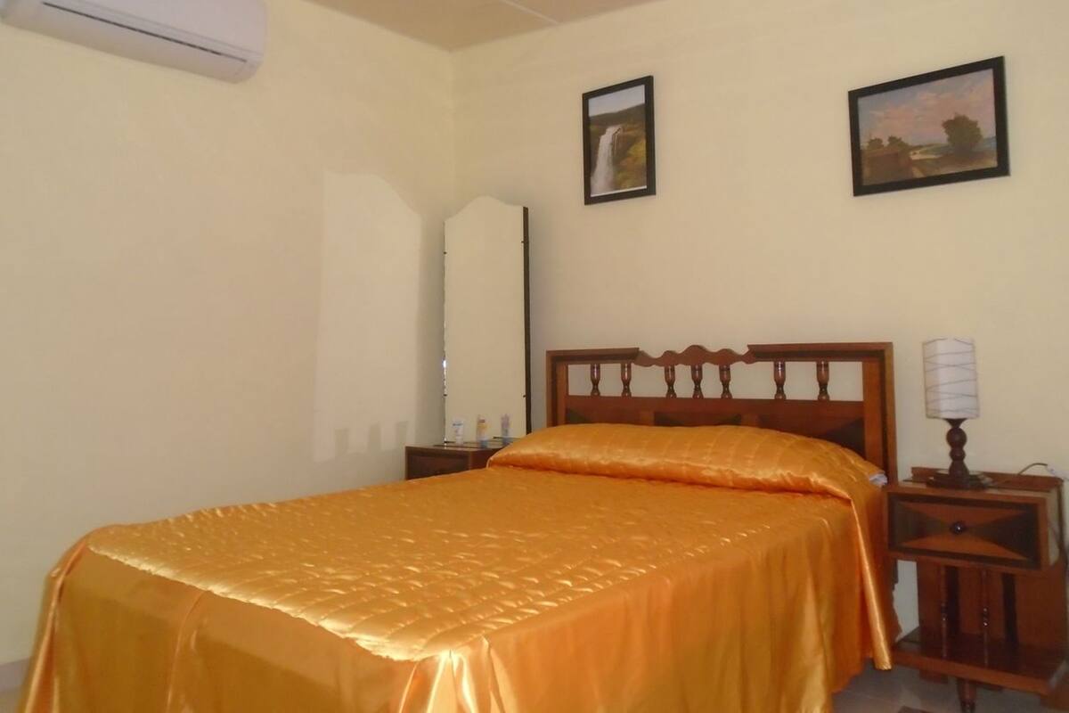 Standard-Dreibettzimmer, 1 Schlafzimmer, Raucher, zum Garten hin