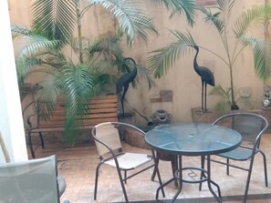 32-inch plasma TV with cable channels, TV - Hotel Casa Aluge (Santo Domingo)