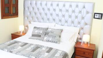 Dobbeltrom – comfort | Dundyner, senger med Select Comfort-madrass og skrivebord