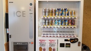 A vending machine with multiple beverage options, including cans and bottles, and a separate ice dispenser. - KEIKYU EX INN Yokosuka Research Park (Yokosuka)
