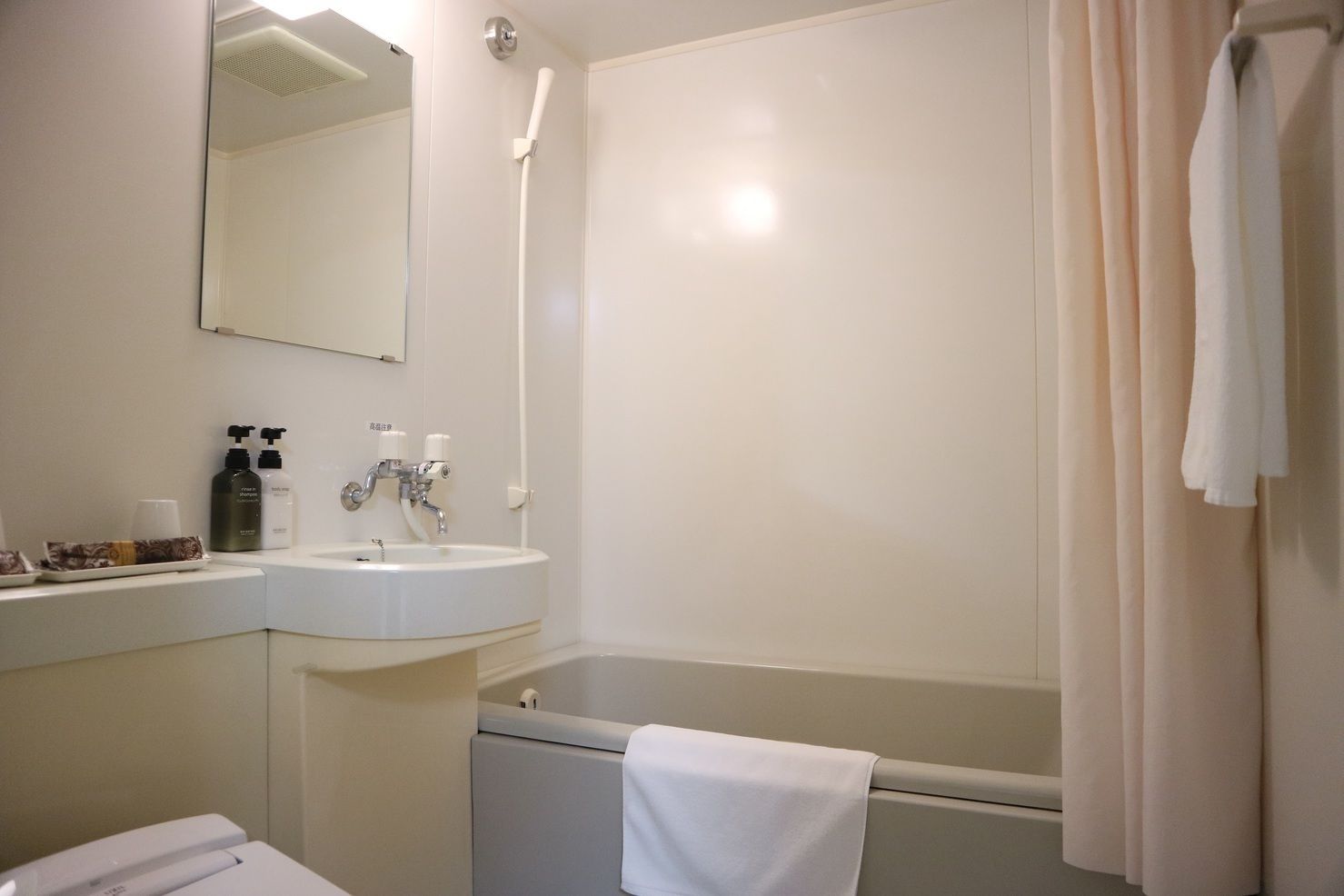 deep-soaking bathtub