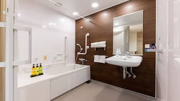 Bañera con ducha, artículos de tocador gratuitos, secador de pelo