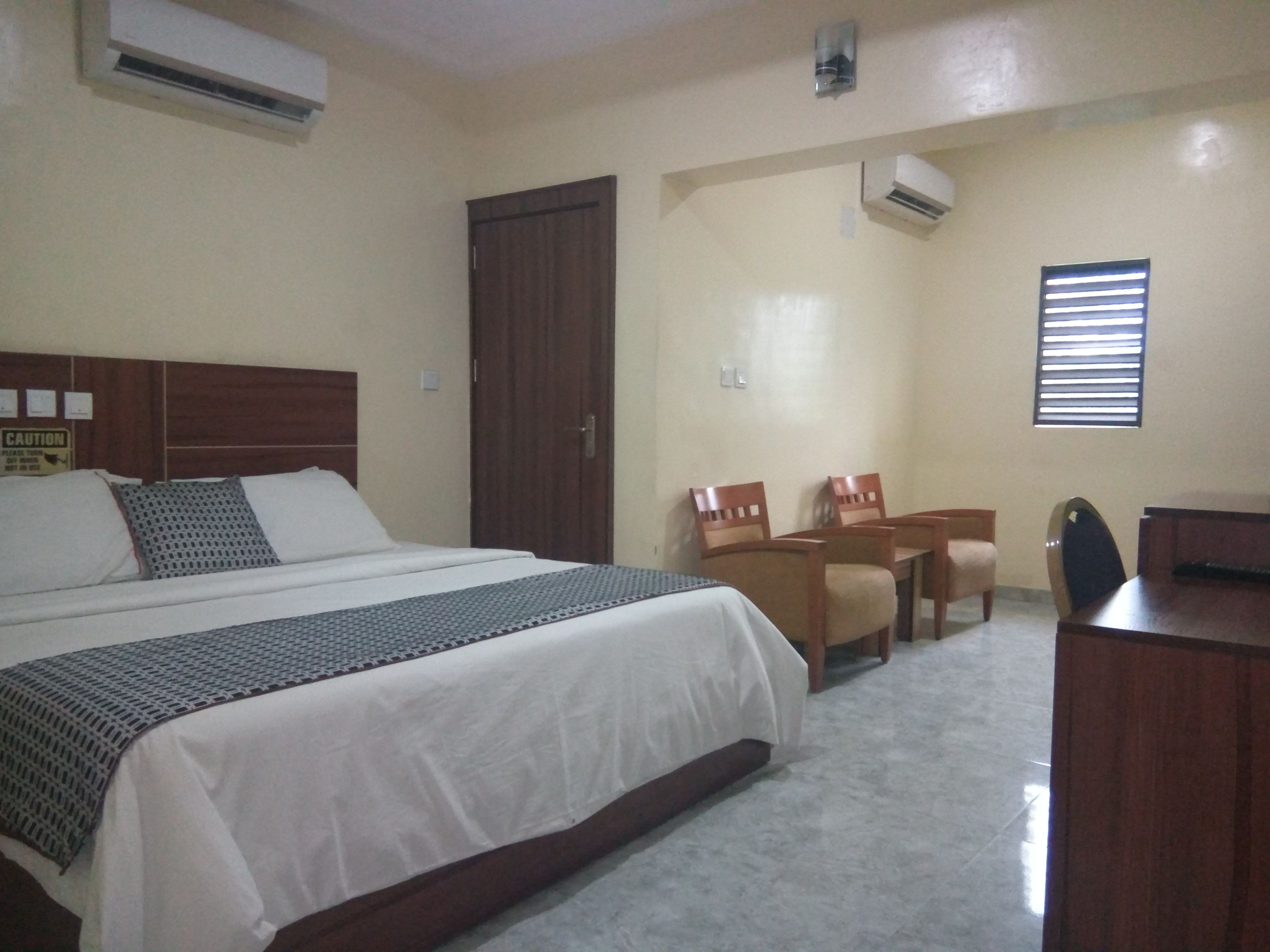 Schreibtisch, kostenloses WLAN