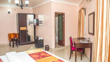 Suite presidencial, varias camas | Caja fuerte, wifi gratis, ropa de cama