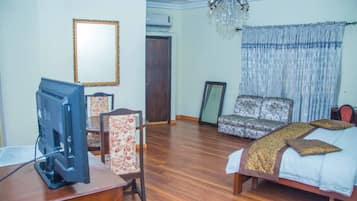 Executive Suite, 1 Double Bed | Premium bedding, in-room safe, free WiFi, wheelchair access