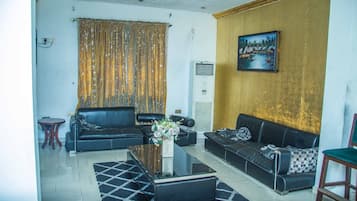 Executive Suite, 1 Double Bed | Premium bedding, in-room safe, free WiFi, wheelchair access