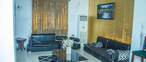 Executive Suite, 1 Double Bed | Premium bedding, in-room safe, free WiFi, wheelchair access