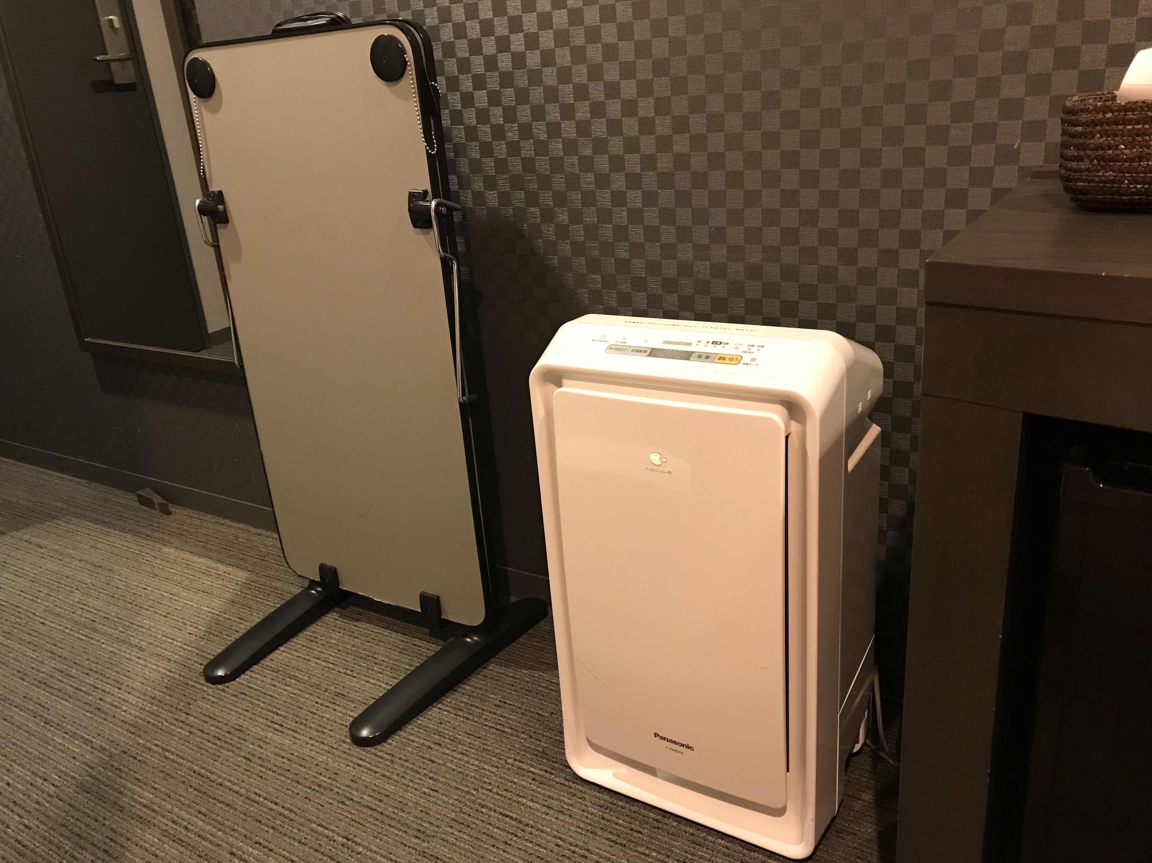 laptop workspace, free wifi, bed sheets