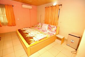 Habitación ejecutiva doble, 1 cama doble | Escritorio