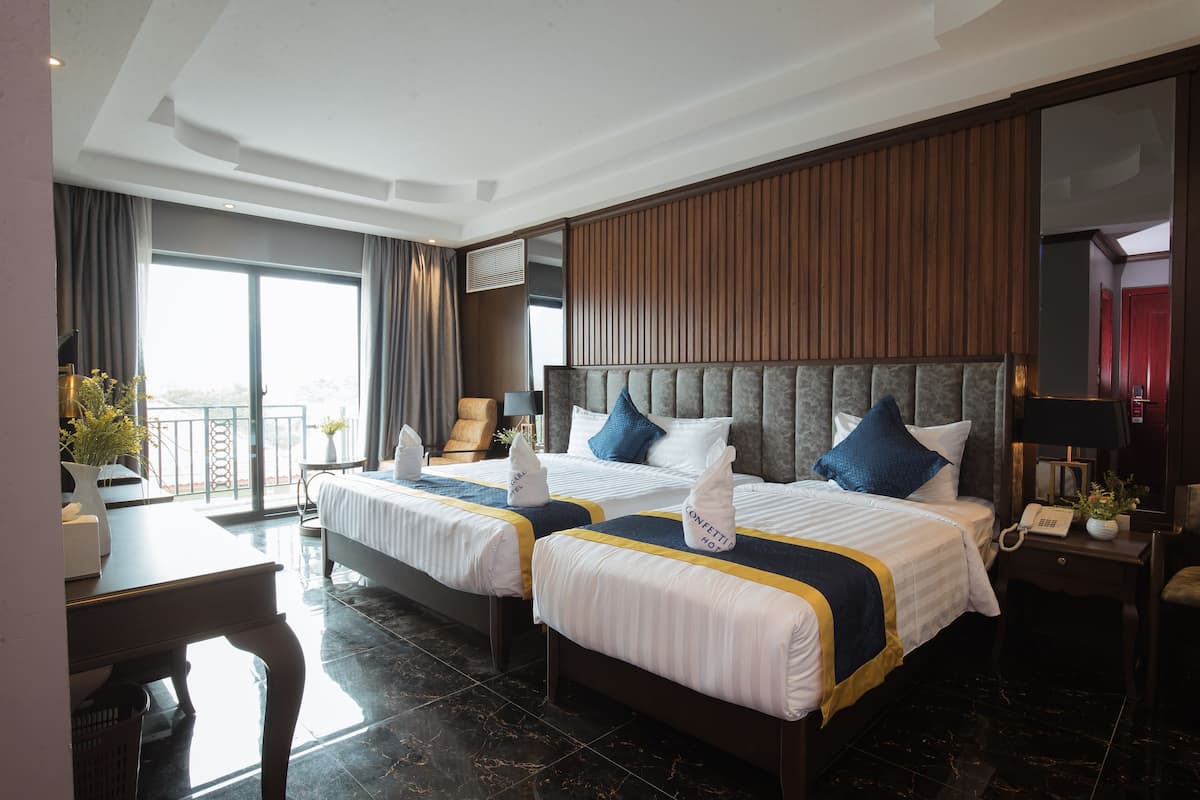 Deluxe driepersoonskamer | 1 slaapkamer, luxe beddengoed, een minibar, een kluis op de kamer