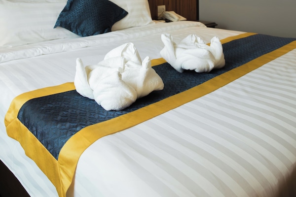 Standaard kamer, 1 twee- of 2 eenpersoonsbedden | 1 slaapkamer, luxe beddengoed, een minibar, een kluis op de kamer