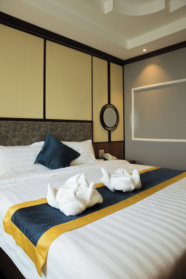 Premium bedding, minibar, in-room safe, desk - Confetti Garden Hotel (Vang Vieng)