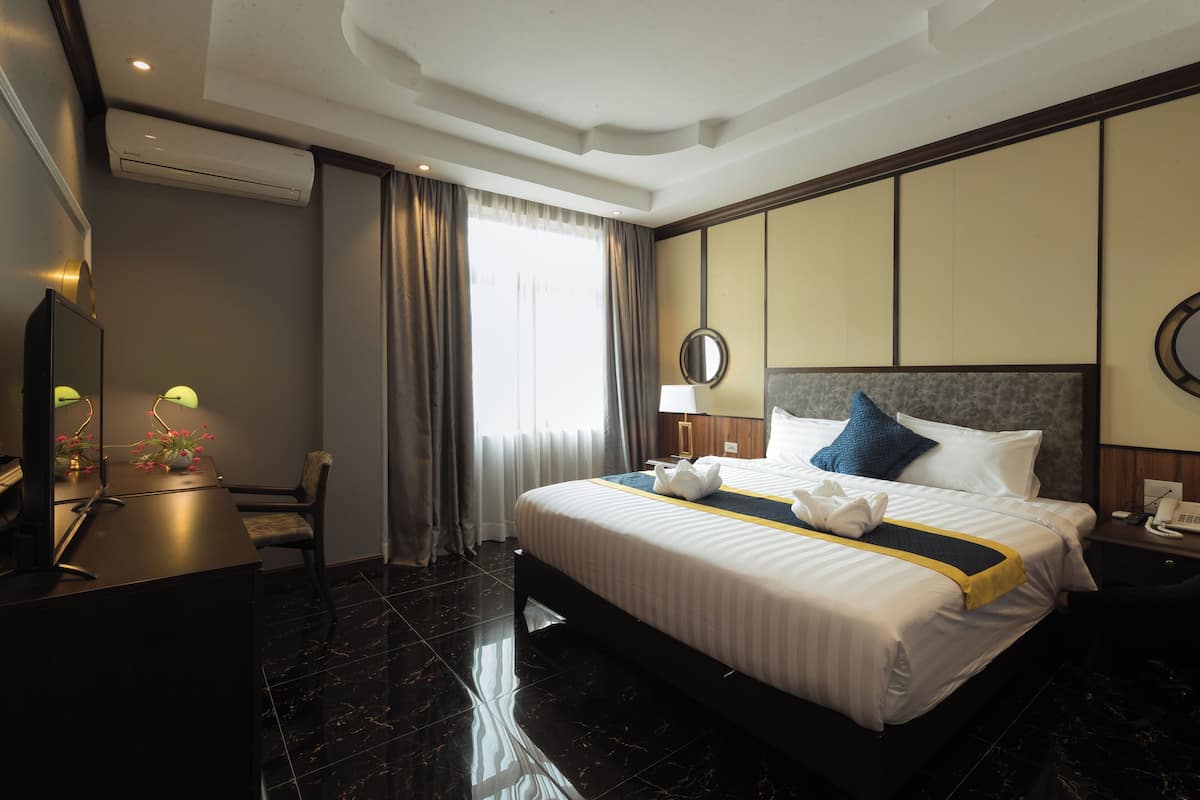 Hochwertige Bettwaren, Minibar, Zimmersafe, Schreibtisch