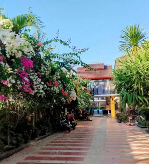 Property grounds - Vangvieng Night Market Resort (Vang Vieng)