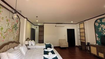 Familien-Dreibettzimmer, Poolblick