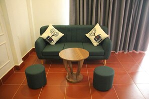 Premium bedding, minibar, in-room safe, desk - Vangvieng Night Market Resort (Vang Vieng)