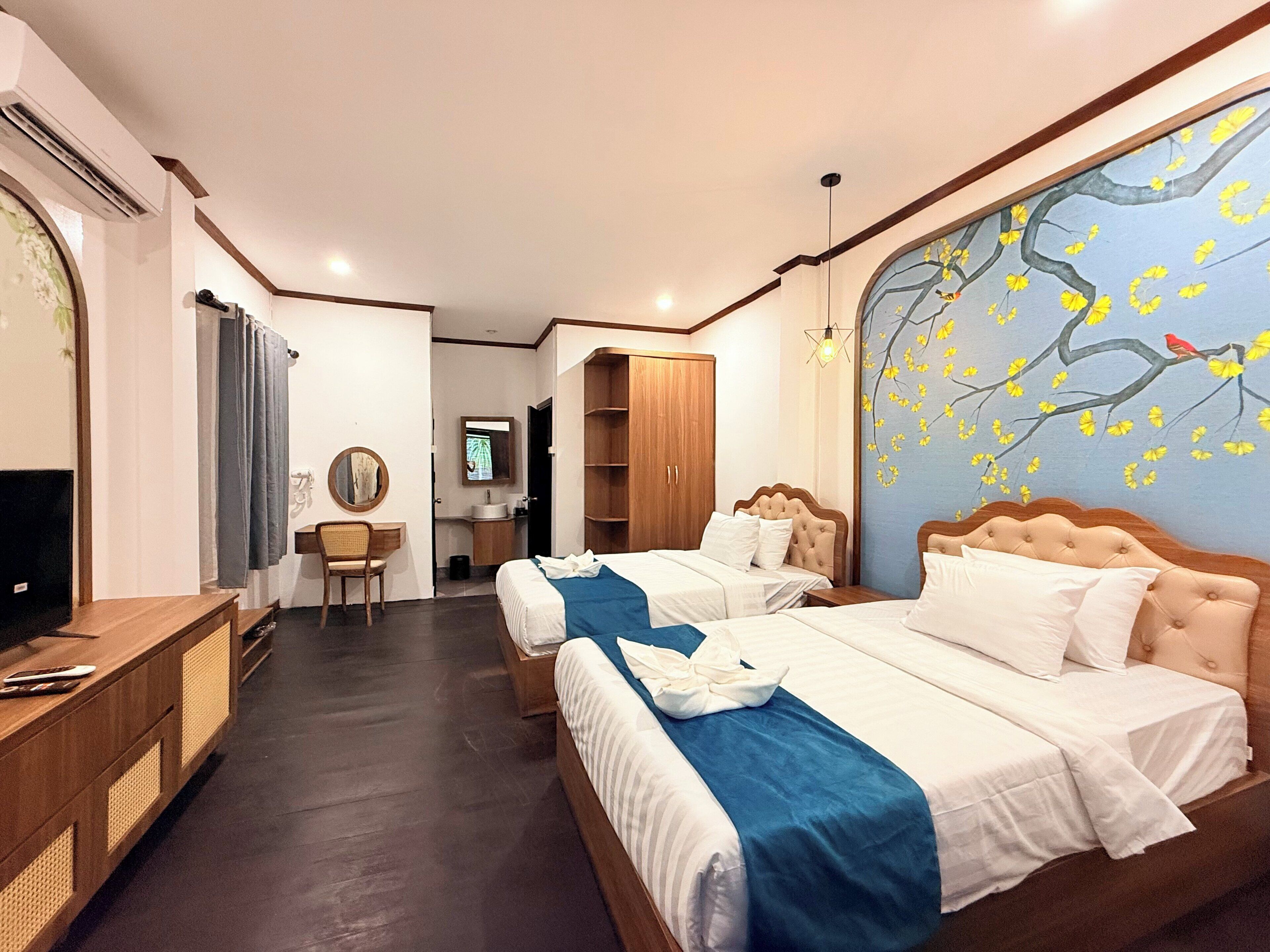 Quarto duplo luxo, sacada | Roupas de cama premium, frigobar, cofres nos quartos, escrivaninha