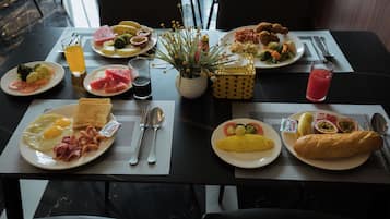 Free daily buffet breakfast