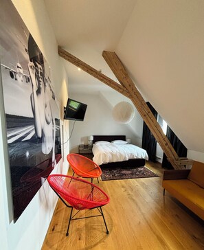 ห้องคอมฟอร์ทดับเบิล, ปลอดบุหรี่, เครื่องปรับอากาศ | ผ้าปูที่นอนฝ้ายอียิปต์, เครื่องนอนระดับพรีเมียม, โต๊ะทำงาน, Wi-Fi ฟรี