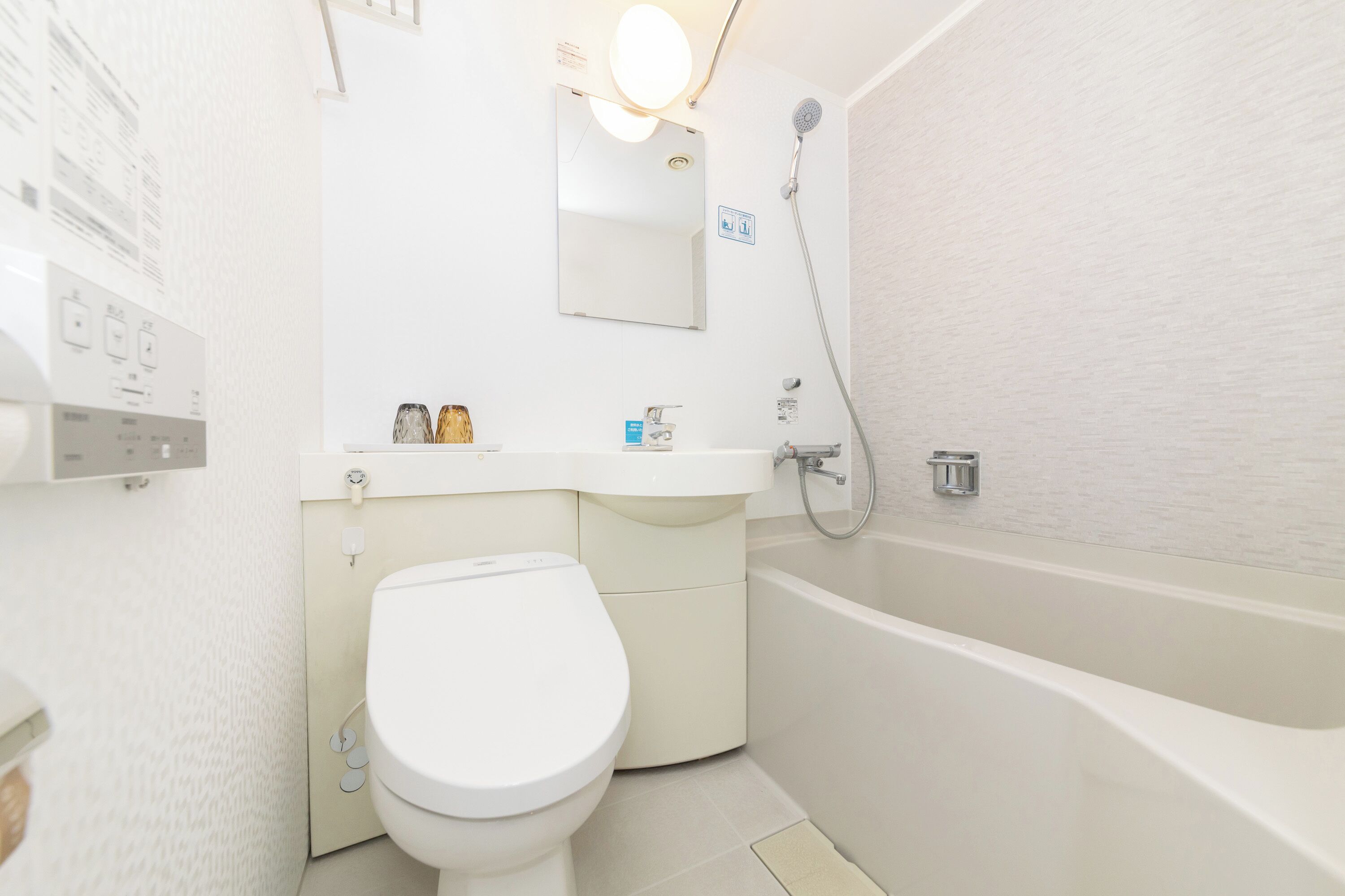 Combined shower/bathtub, deep-soaking bathtub, free toiletries