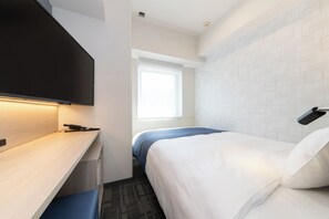 Premium bedding, desk, blackout curtains, free WiFi - Keikyu Ex Inn Yokohama Station East (Yokohama)
