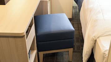 Desk, blackout curtains, free WiFi