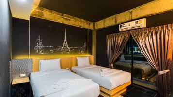 Standard Room, 2 Twin Beds, Non Smoking | Hypo-allergenic bedding, desk, blackout drapes, free WiFi