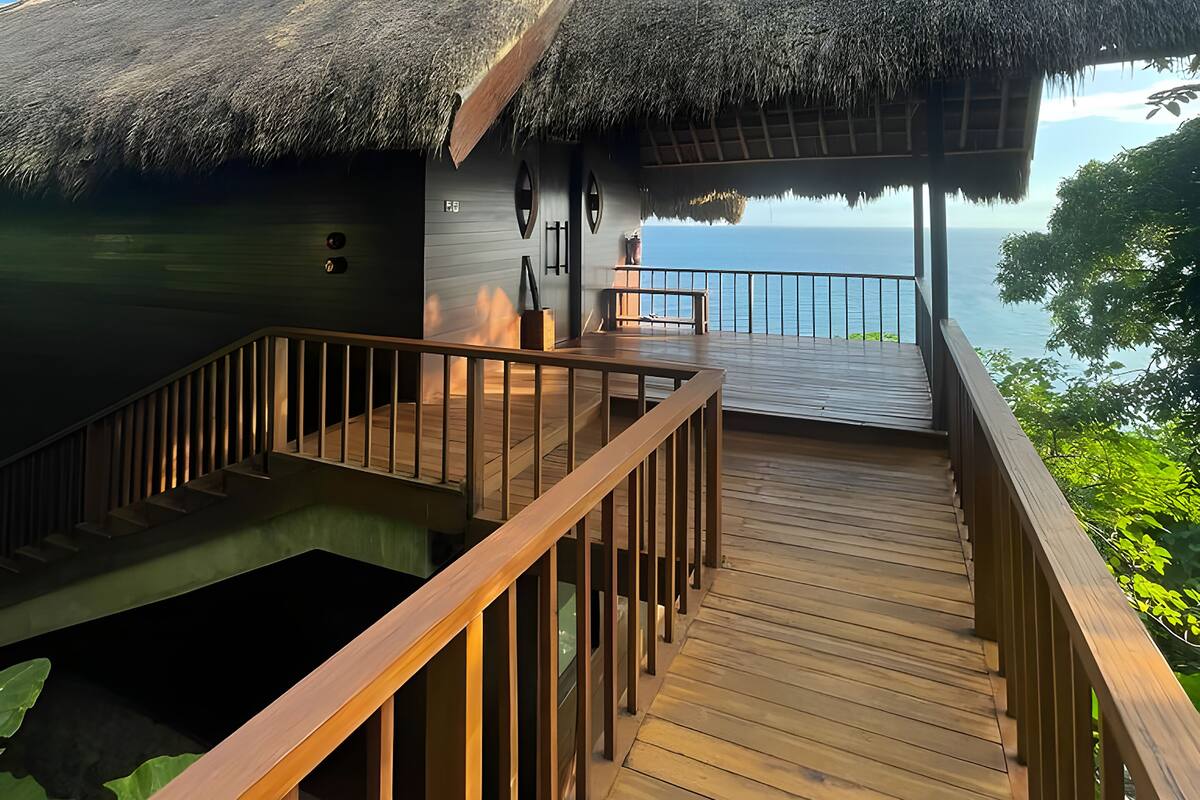全景別墅, 2 間臥室, 私人泳池, 海濱 (Hanging Two Bedroom Pool Villa) | 起居區 | 42-吋LED 液晶電視、有線頻道、電視