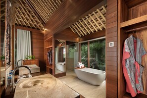 Traditional Villa, 1 Bedroom, Private Pool, Ocean View | Bilik Mandi | Pancuran mandi, hulu semburan mandi hujan 