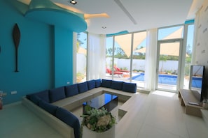 Design House, 2 Bedrooms, Private Pool, Mezzanine | Egyptian cotton sheets, premium bedding, down comforters, pillowtop beds - Splendi Villa (Hengchun)