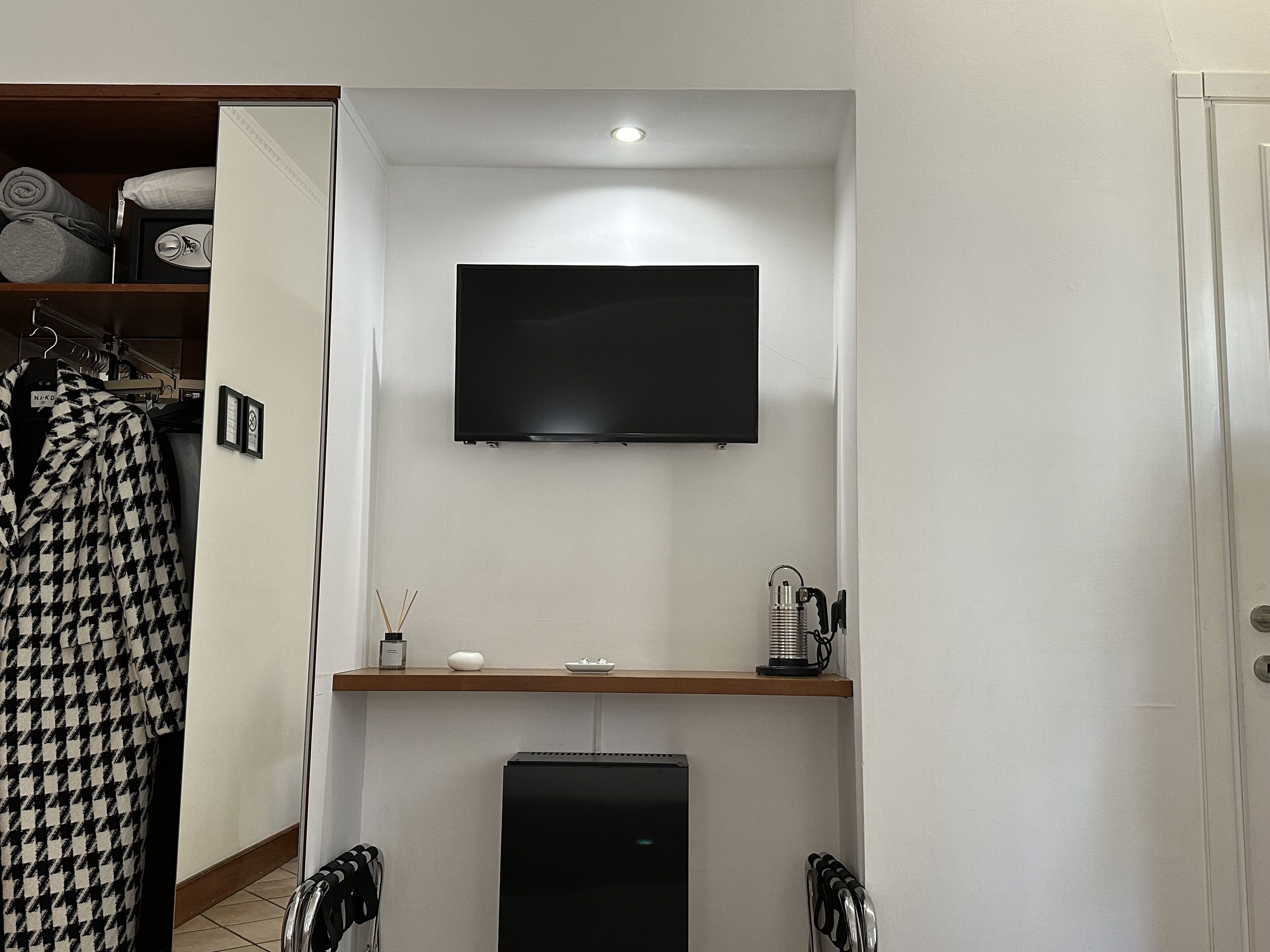 1 bedroom, premium bedding, down duvets, minibar